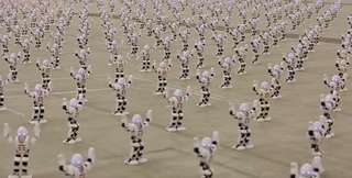 Drôle de Tech : la danse des clones, un robot acrobate et une plongée au cœur d’un tableau