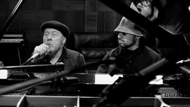 Arno s’empare du piano