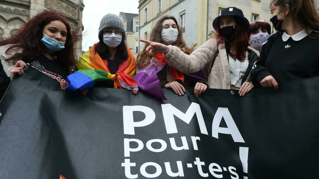 La France adopte la procréation médicalement assistée pour toutes les femmes