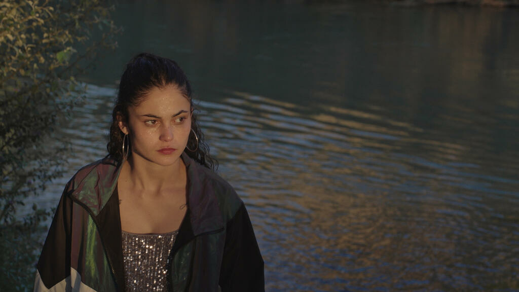 A PUBLIER MERCREDI 21/9 AU MATIN SUR HOME + PAGE CULTURE – Festival de San Sebastian: «El agua», d’Elena López Riera, au milieu coule une rivière