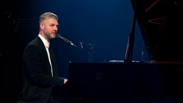 Le périple mauve et poétique de Pierre Lapointe