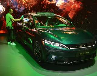 Mondial de l’auto : le Chinois BYD part à l’offensive sur la voiture électrique