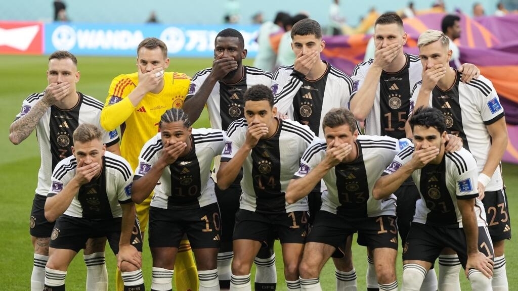 Coupe du monde 2022: les Allemands taclent la Fifa en se couvrant la bouche