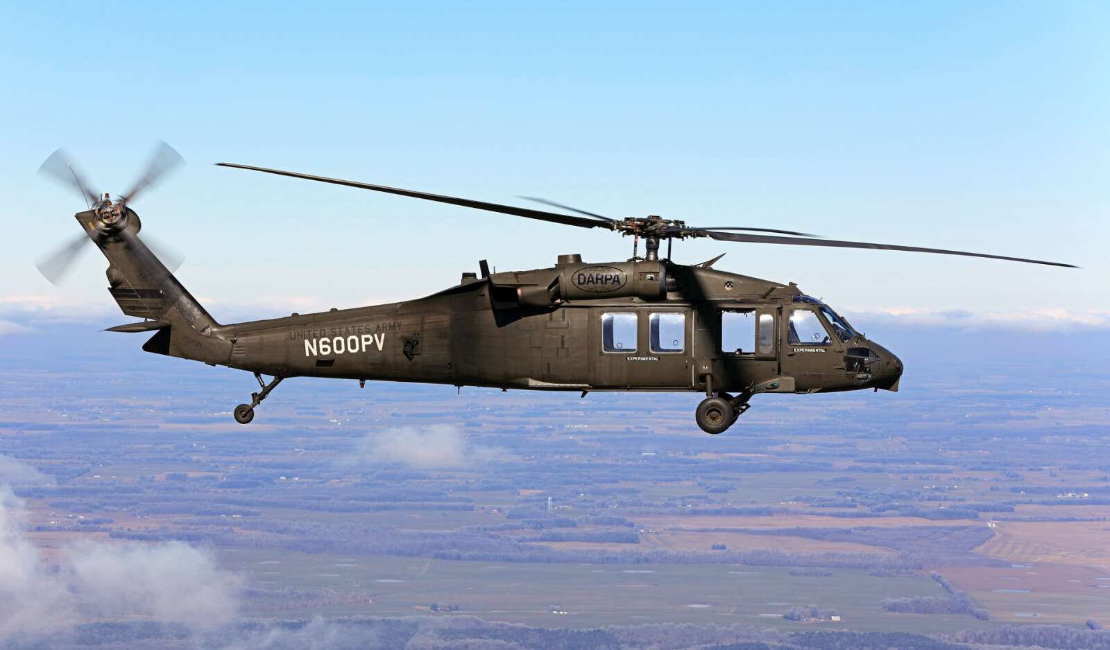 Le célèbre hélicoptère Black Hawk a réussi sa première opération de sauvetage sans pilote