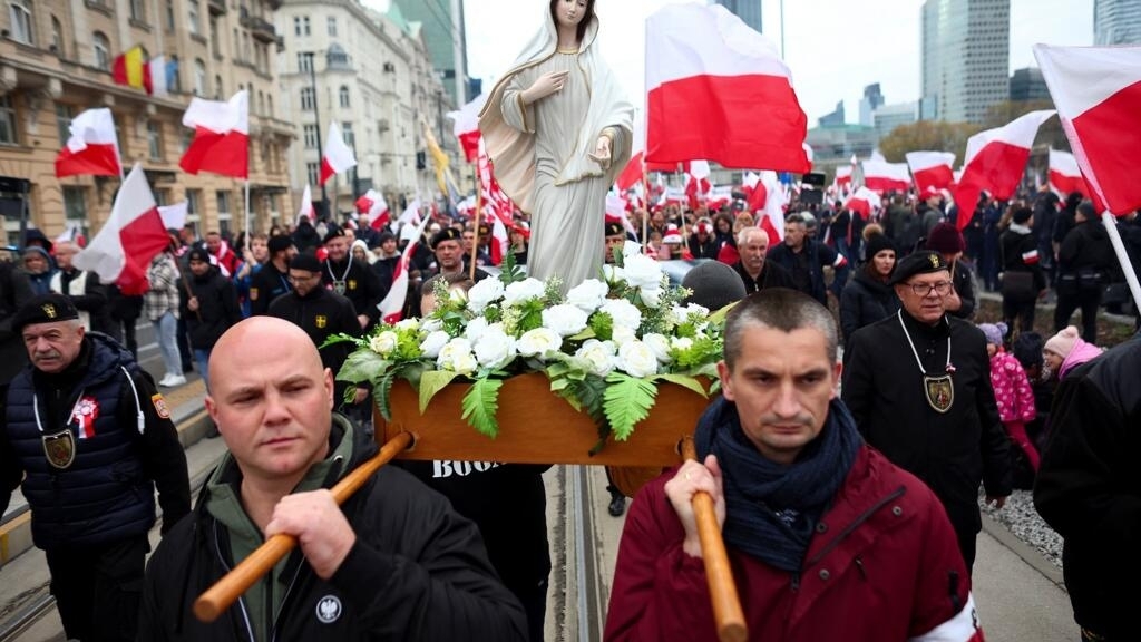 Pologne: les patriotes catholiques manifestent contre l’avortement et les droits des LGBT+
