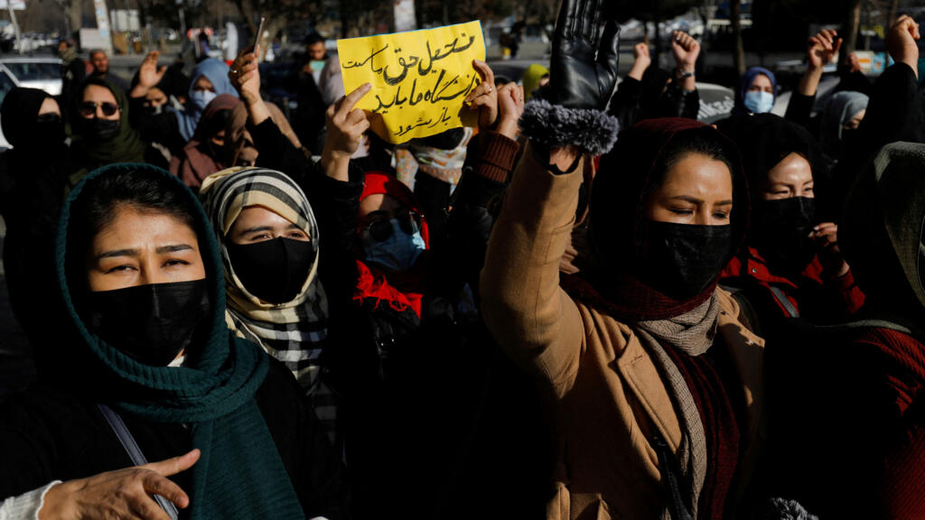 «Nous réclamons nos droits»: en Afghanistan, des femmes manifestent contre leur bannissement des universités