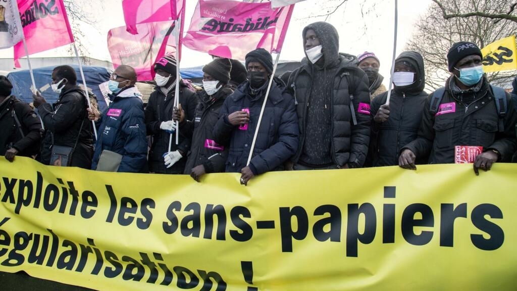 Projet de loi sur l’immigration: plusieurs milliers de manifestants à Paris