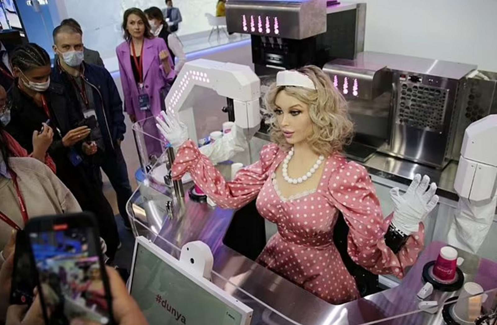 Vous pourrez bientôt commander une boisson et discuter avec l’humanoïde Donna dans ce bar à Dubaï