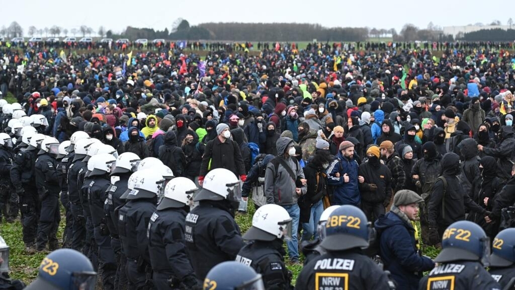 Allemagne: des milliers de manifestants anti-charbon veulent sauver Lützerath