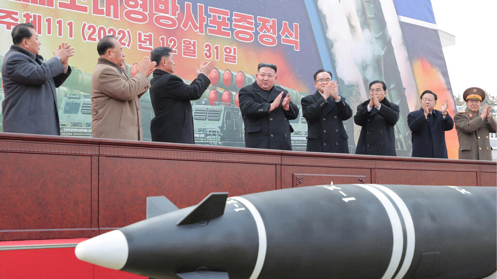 Corée du Nord: tirs de missiles pour débuter 2023, Kim appelle à augmenter l’arsenal nucléaire