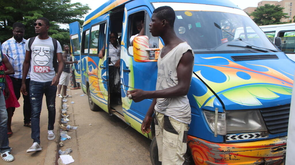 Côte d’Ivoire: contre la pollution, le gouvernement mise sur les transports en commun et taxis électriques