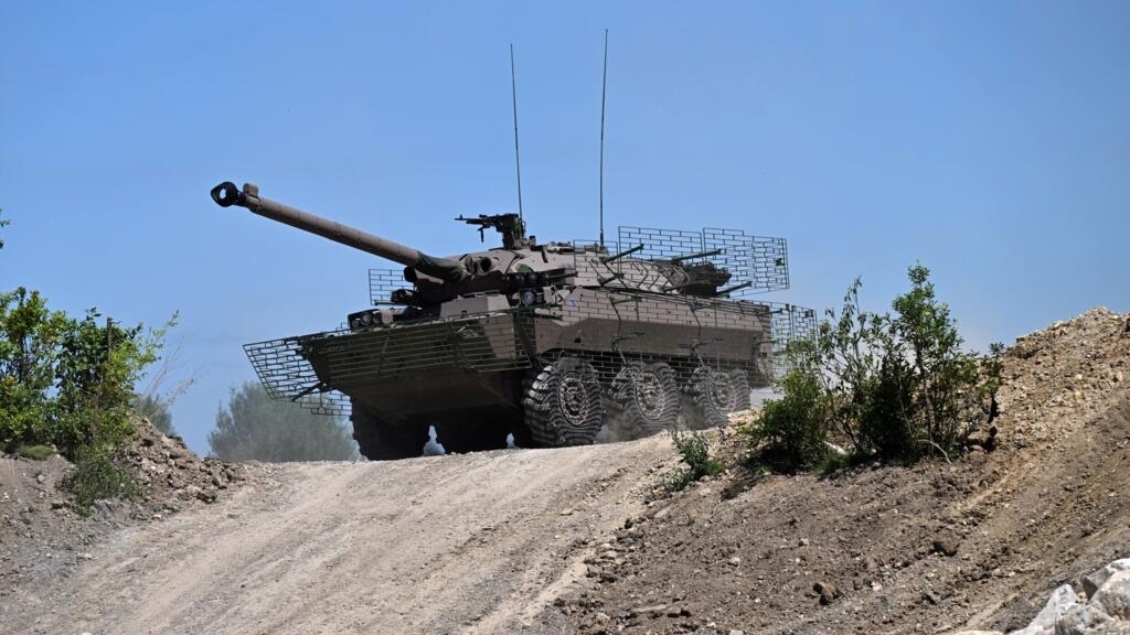 La France annonce l’envoi de chars de combat légers à l’Ukraine