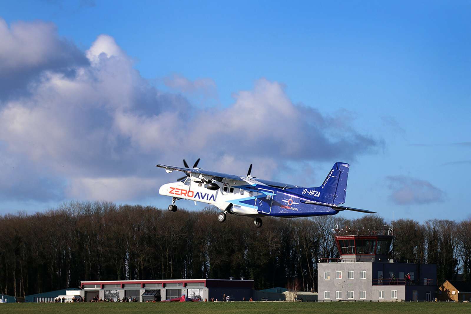 Le plus gros avion au monde propulsé par un moteur électrique à hydrogène a réussi son premier vol
