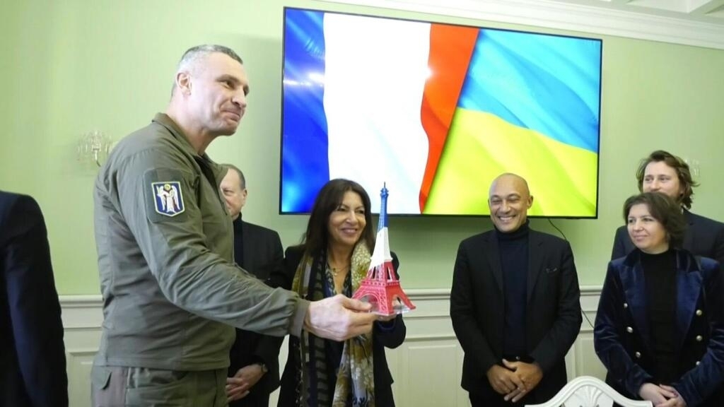 À Kiev, la maire de Paris Anne Hidalgo réaffirme sa volonté de ne pas avoir d’athlètes russes aux JO
