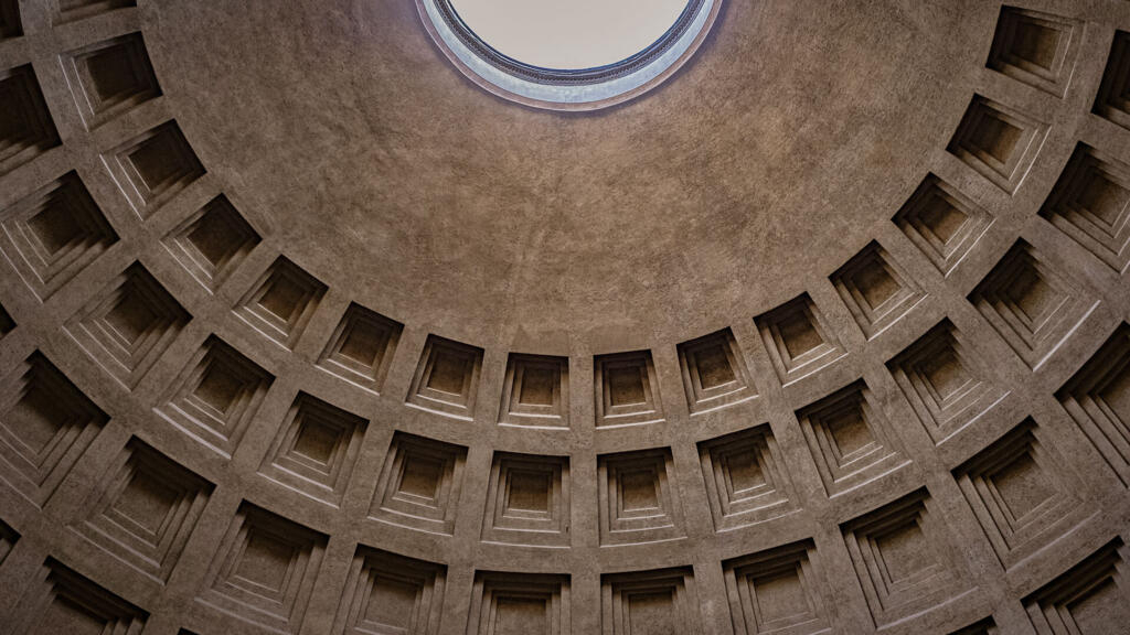 Du béton romain au béton armé: histoire surprenante d’un matériau de construction